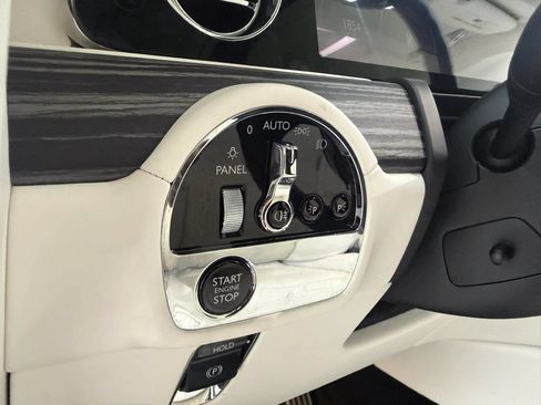Used 2025 Rolls-Royce Spectre AWD/4WD image 37