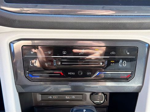 Used 2022 Volkswagen Tiguan SE image 34