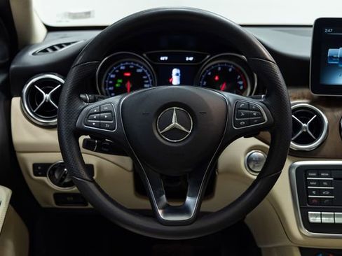 Used 2018 Mercedes-Benz GLA 250 4MATIC image 14