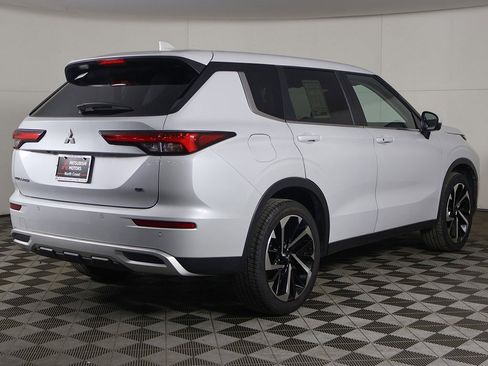 Used 2024 Mitsubishi Outlander SE image 10