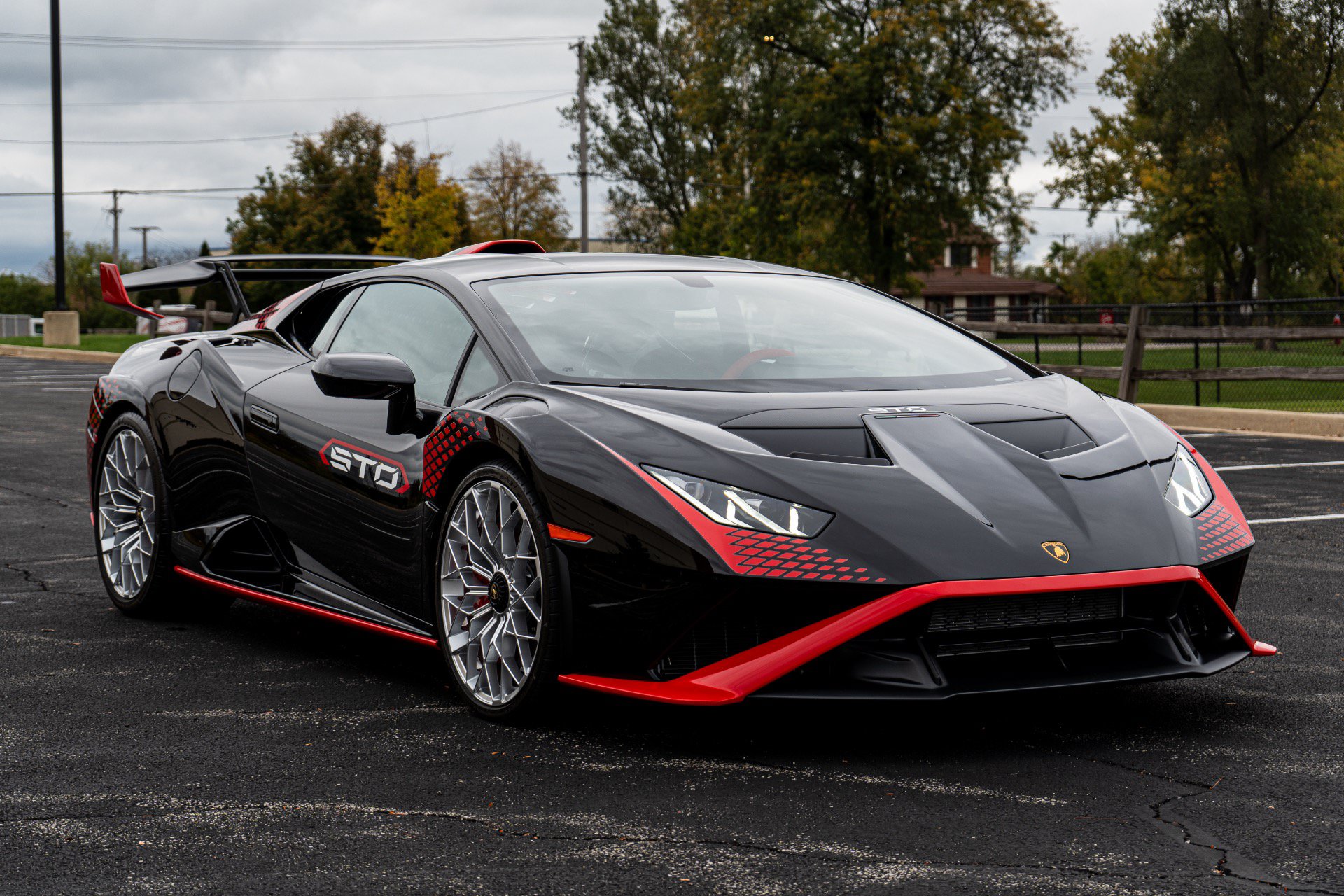Used 2023 Lamborghini Huracan STO RWD image 3