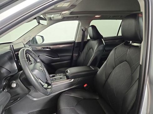 Used 2024 Toyota Highlander Platinum AWD/4WD image 14