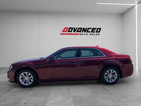 Used 2015 Chrysler 300 Limited RWD image 7