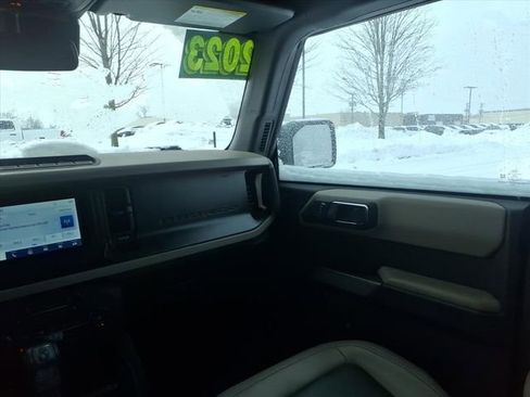 Used 2023 Ford Bronco Wildtrak image 12