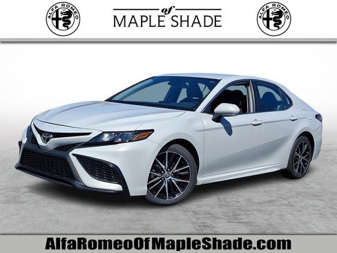 Used 2024 Toyota Camry SE image 1