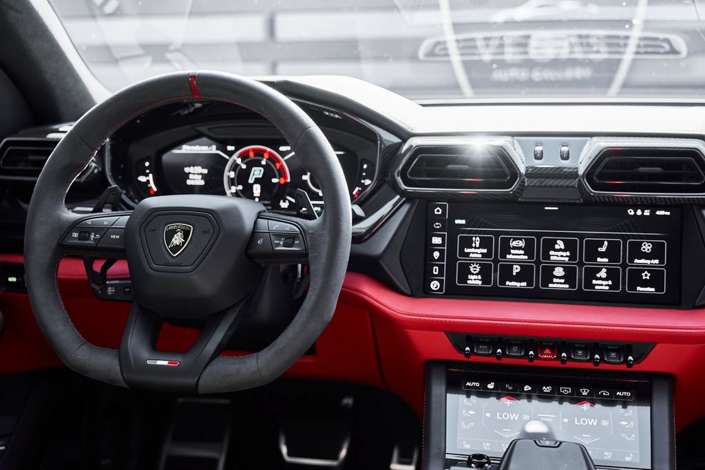 Used 2025 Lamborghini Urus SE AWD/4WD image 51