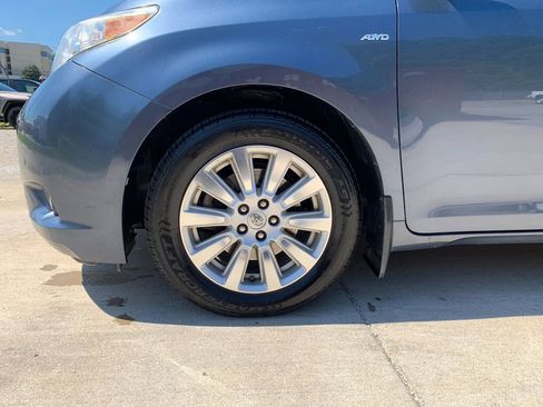 Used 2017 Toyota Sienna XLE Premium AWD/4WD image 37