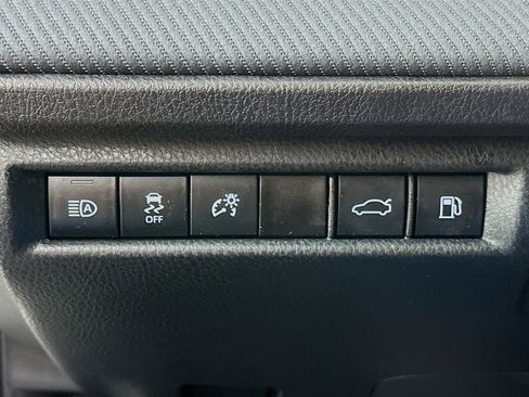 Used 2025 Toyota Camry SE image 17