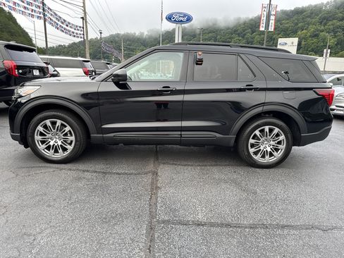 New 2026 Ford Explorer Active w/ Active Comfort Package AWD/4WD image 4