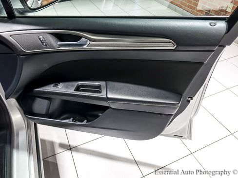 Used 2019 Ford Fusion SE image 28