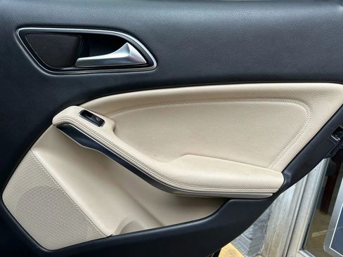 Used 2018 Mercedes-Benz GLA 250 image 13