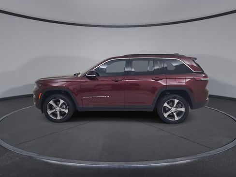 Certified 2025 Jeep Grand Cherokee Limited w/ Luxury Tech Group II AWD/4WD image 11