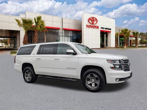 Used 2017 Chevrolet Suburban LT image 1