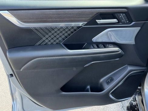 Used 2025 GMC Acadia Denali w/ Super Cruise Package image 27