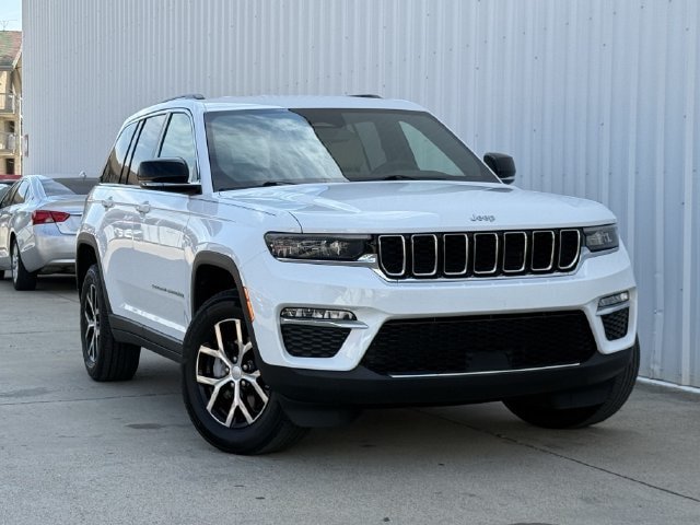 Used 2024 Jeep Grand Cherokee Limited AWD/4WD image 2