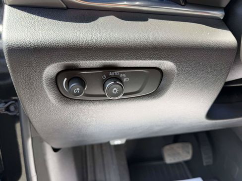Used 2023 Chevrolet Traverse LT AWD/4WD image 19