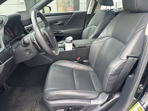 Certified 2022 Lexus ES 300h w/ Premium Package image 11