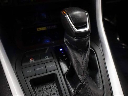 Used 2022 Toyota RAV4 Limited image 17