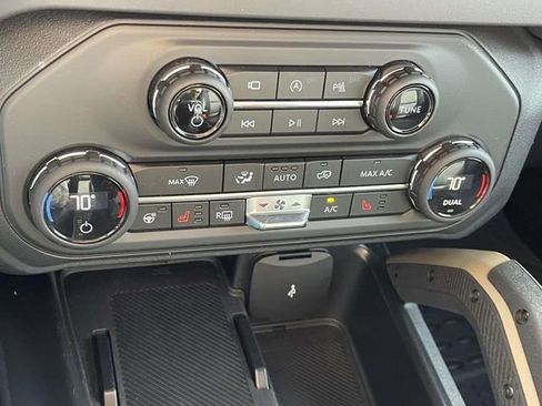 Used 2025 Ford Bronco Badlands image 20