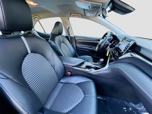 Used 2024 Toyota Camry SE image 25