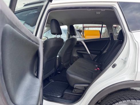 Used 2017 Toyota RAV4 LE image 18