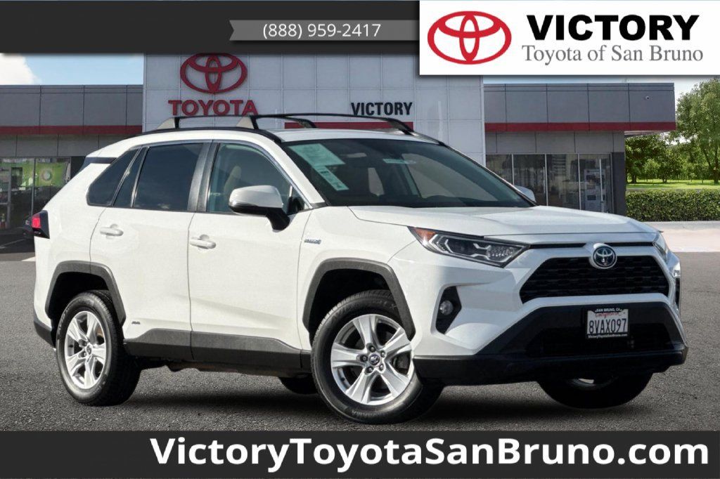 Certified 2021 Toyota RAV4 XLE w/ Convenience Package AWD/4WD image 1