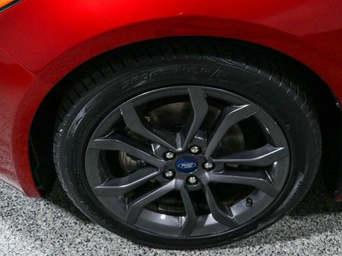 Used 2018 Ford Fusion SE w/ Equipment Group 201A FWD image 11