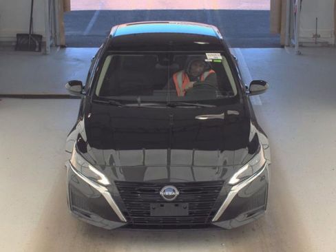 Used 2023 Nissan Altima 2.5 S image 2