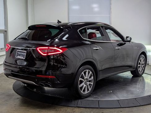 Used 2020 Maserati Levante GranLusso AWD/4WD image 9