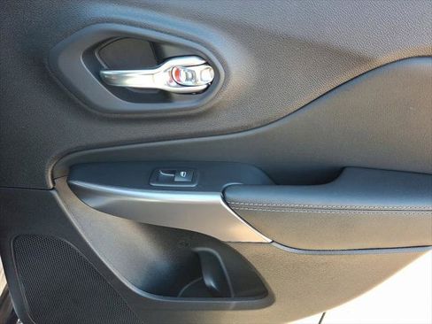 Certified 2021 Jeep Cherokee Latitude Lux w/ Comfort/Convenience Group image 14