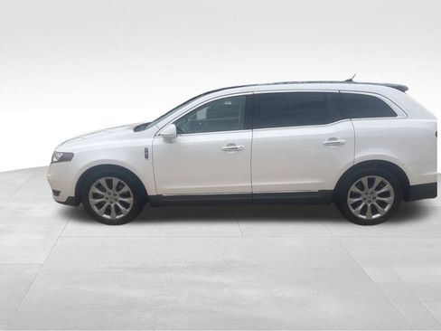 Used 2013 Lincoln MKT AWD image 1