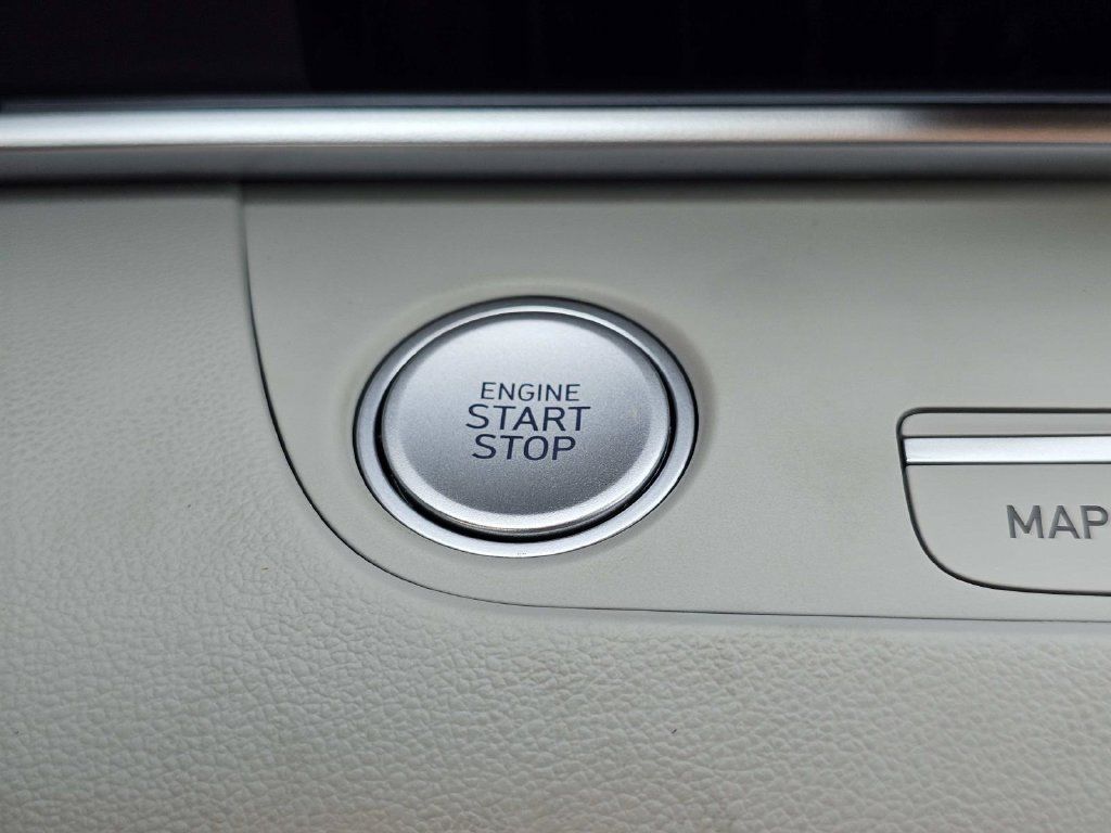 Used 2025 Hyundai Elantra Limited FWD image 24