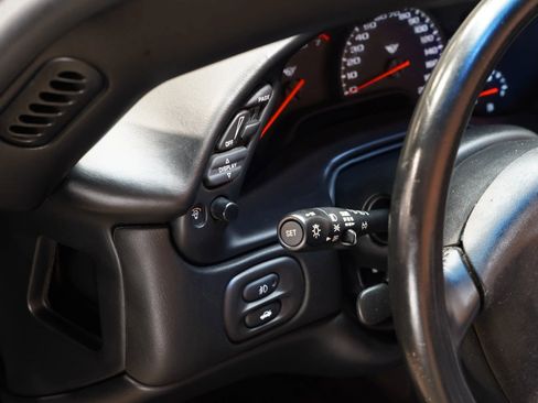 Used 2004 Chevrolet Corvette Convertible w/ Preferred Equipment Group image 27