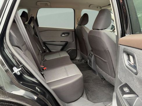 Used 2023 Nissan Rogue SV FWD image 18