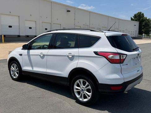 Used 2017 Ford Escape SE w/ SE Leather Comfort Package FWD image 3