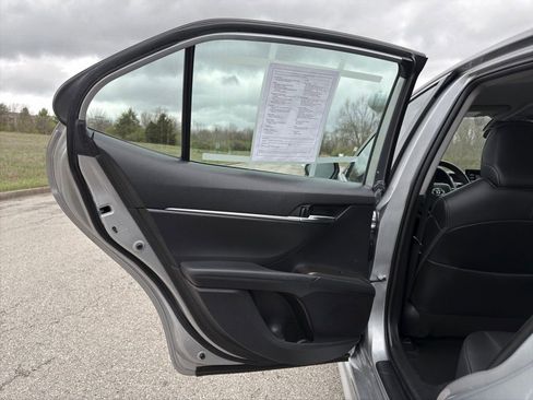 Used 2023 Toyota Camry SE image 18