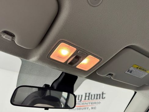 Used 2024 Hyundai Venue SEL image 23