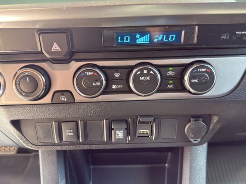 Used 2023 Toyota Tacoma SR5 AWD/4WD image 25