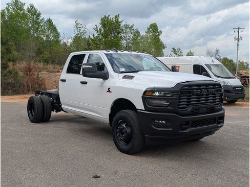 New 2026 RAM 3500 Tradesman AWD/4WD image 7