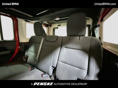 Used 2019 Jeep Wrangler Unlimited Sahara AWD/4WD image 19