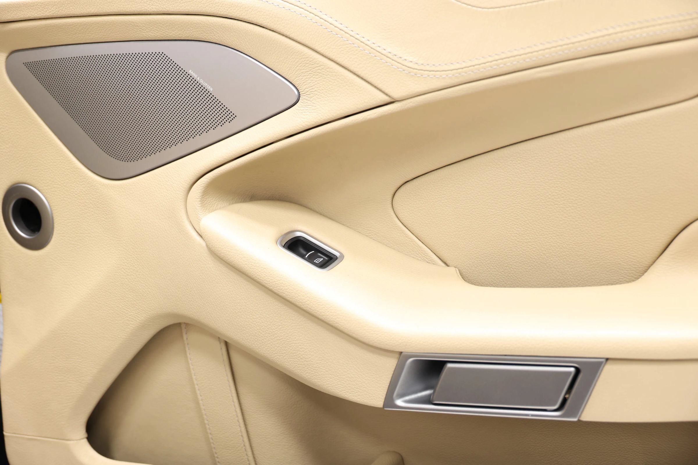 Used 2016 Aston Martin Vanquish Volante RWD image 68