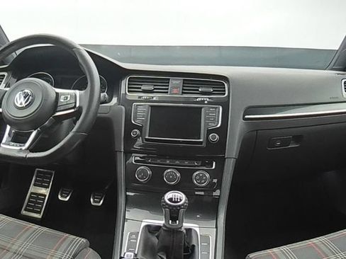 Used 2016 Volkswagen Golf 4-Door FWD image 23