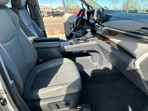 Used 2022 Toyota Sienna XLE image 28