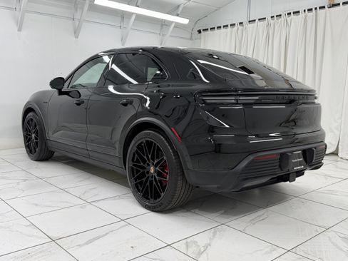 Certified 2025 Porsche Macan 4S Electric AWD/4WD image 12