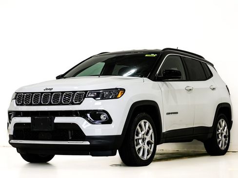 Used 2025 Jeep Compass Limited AWD/4WD image 3