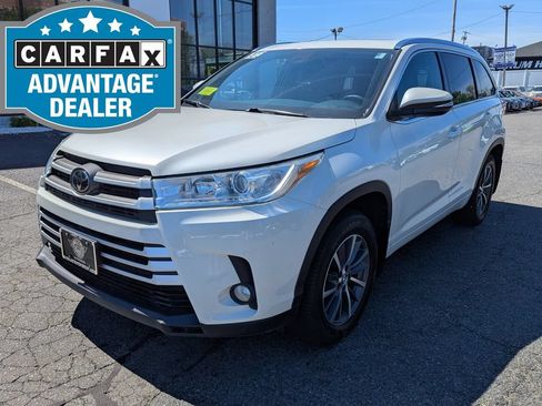 Used 2018 Toyota Highlander XLE AWD/4WD image 2