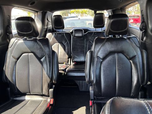 Used 2025 Chrysler Pacifica Select FWD image 40