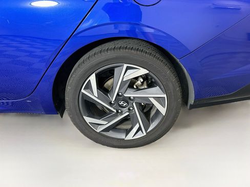 Used 2025 Hyundai Elantra SEL FWD image 11