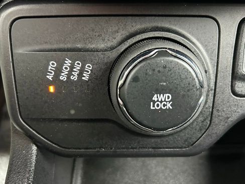 Used 2019 Jeep Renegade Altitude w/ Quick Order Package 2XM AWD/4WD image 28