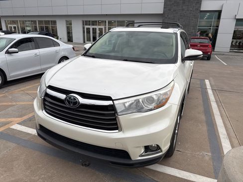 Used 2016 Toyota Highlander Limited image 2